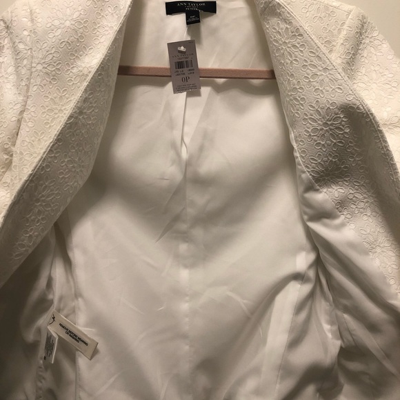 Ann Taylor Lace Eyelet Cream Light Blazer 0P - Picture 4 of 7